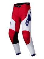 Alpinestars 2025 Racer Veil Pants, pantalon de motocross, rouge vif et blanc avec des accents bleus, empiècements noirs à l'intérieur des genoux, design ergonomique pré-courbé, logos étoiles et marquage audacieux, équipement durable pour la course tout-terrain