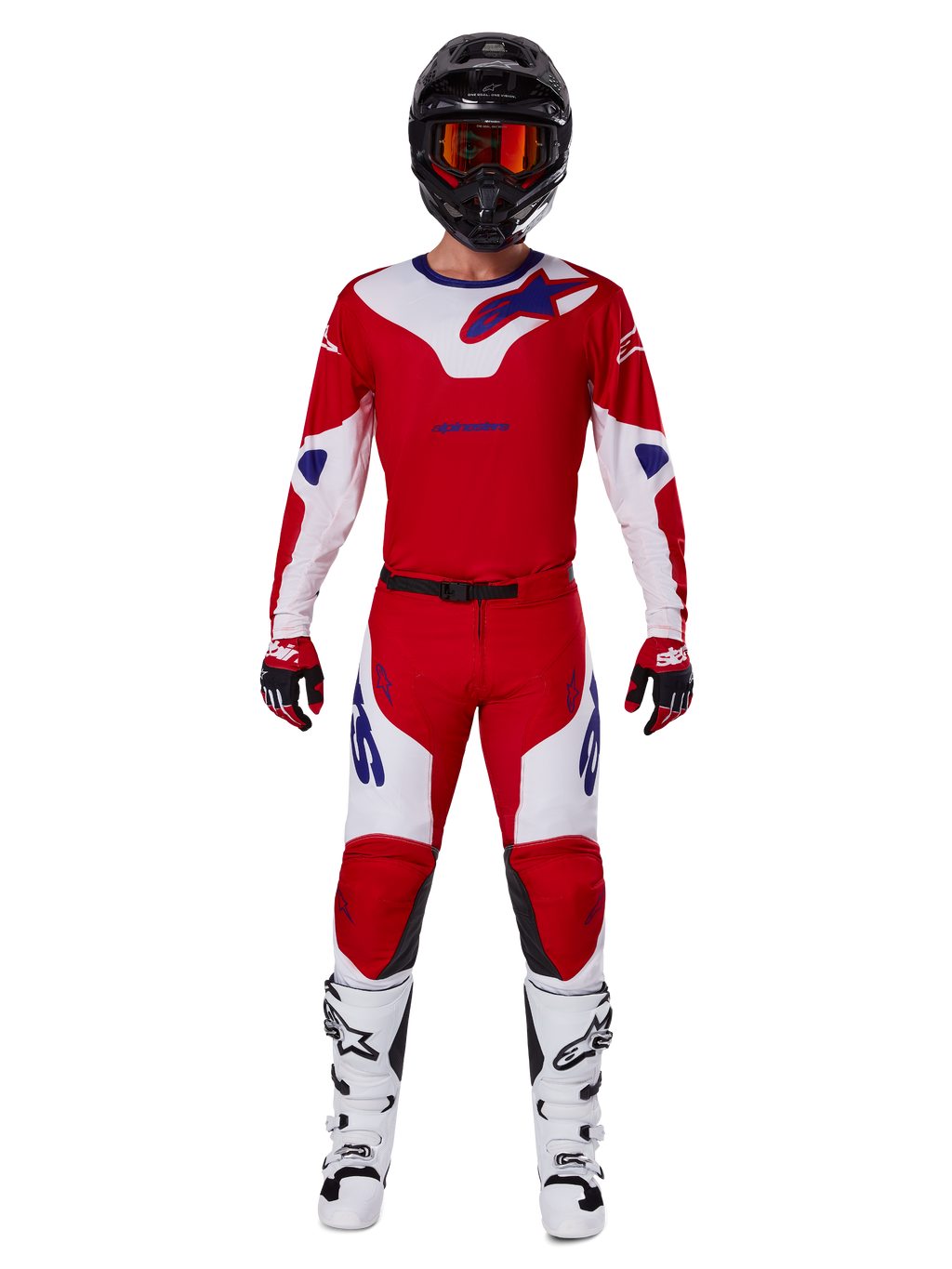 Alpinestars 2025 Racer Veil Pants et tenue de motocross complète, rouge vif et blanc avec accents bleus, comprenant un maillot assorti, un casque noir avec lunettes orange, des bottes blanches et noires, et des gants rouges, look de performance coordonné pour la course tout-terrain