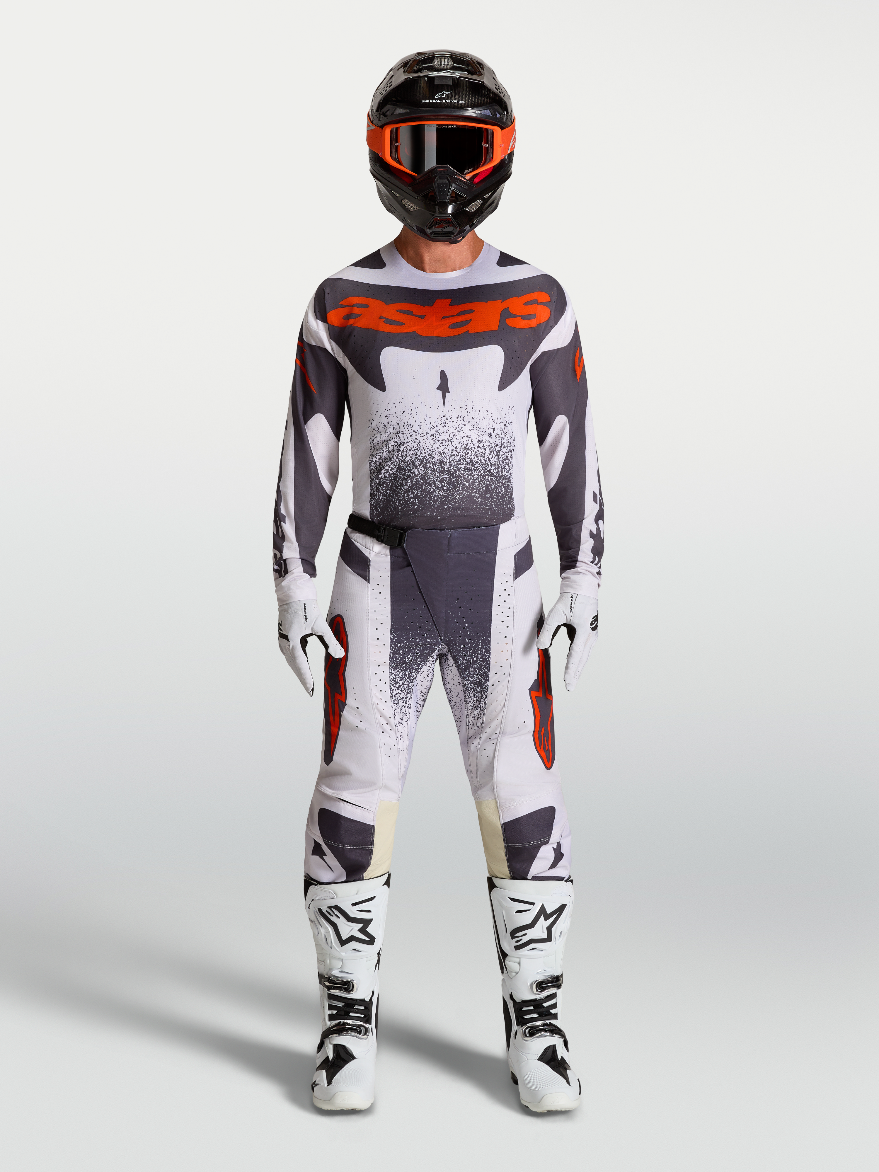 Alpinestars Techstar Swan, tenue de motocross pour homme lilas, gris et rouge fluo avec bottes blanches, style tout-terrain
