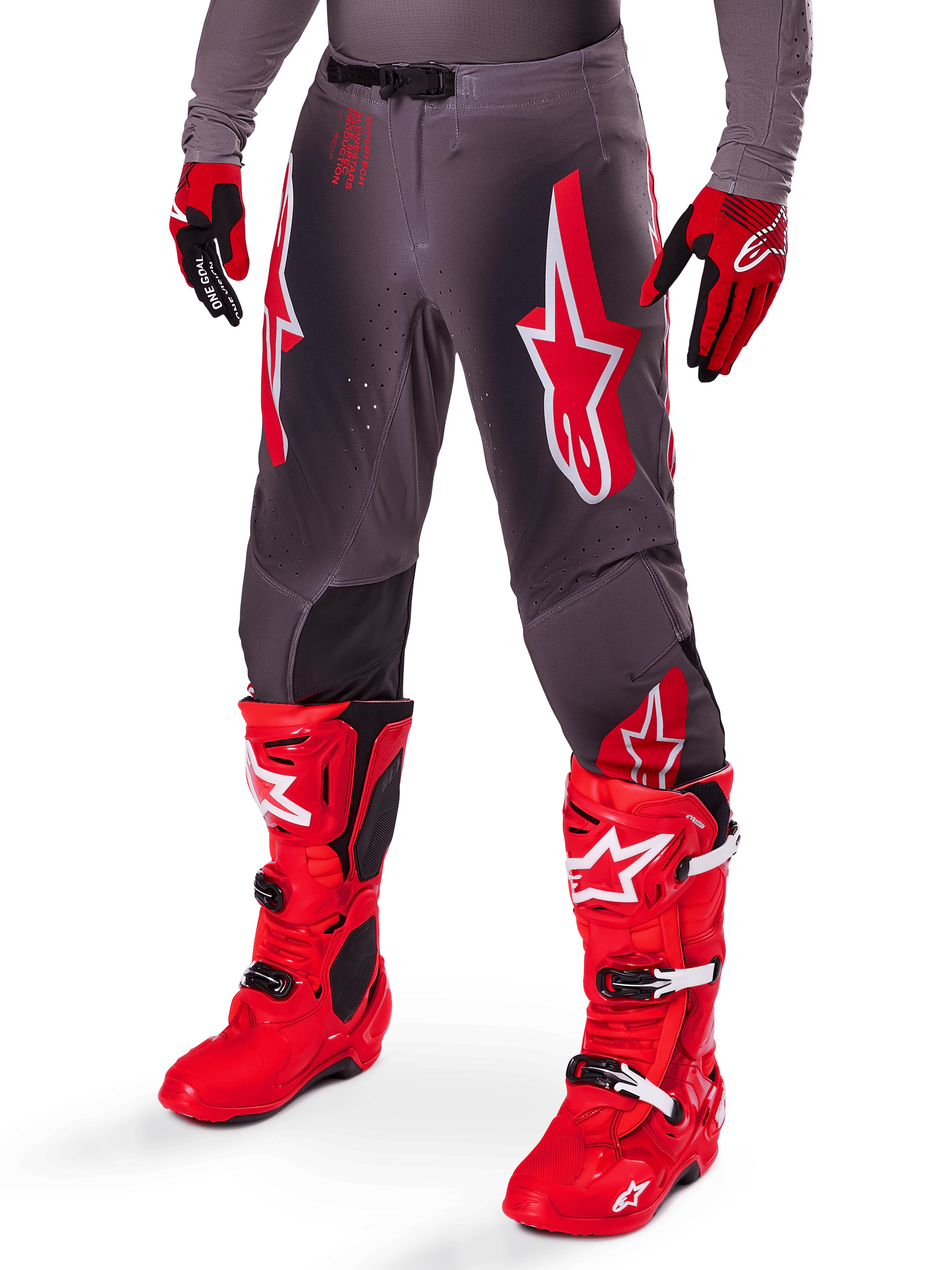 Ensemble d'équipement Alpinestars Supertech Lipan 2025, pantalon de motocross gris avec logos étoiles rouges et blancs, associé à des bottes de performance rouge vif et des gants rouges et noirs, conçu pour la course de niveau professionnel