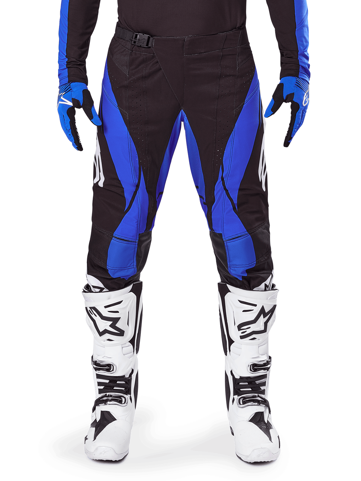Pantalon Alpinestars Techstar Dreem 2025, pantalon de motocross, noir et bleu, porté avec un maillot, des gants assortis et des bottes blanches, doté de panneaux latéraux bleus et d'une coupe de course athlétique, matériau durable pour la course tout-terrain