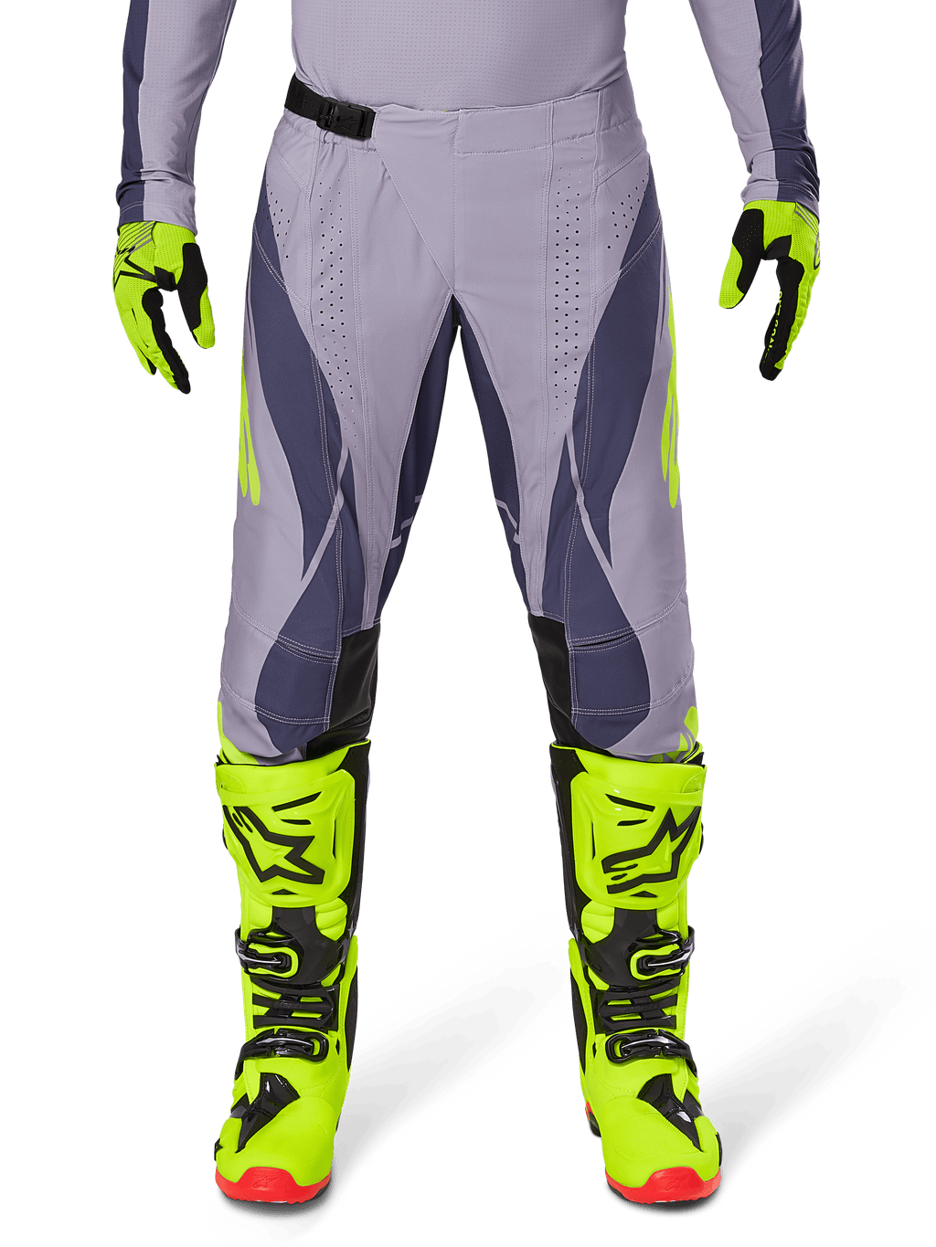 Pantalon Alpinestars Techstar Dreem 2025, pantalon de motocross, gris clair et gris foncé avec des accents jaune néon, associé à des bottes et des gants jaune néon, ventilation découpée au laser, boucles noires, semelles de bottes rouges, équipement de motocross professionnel