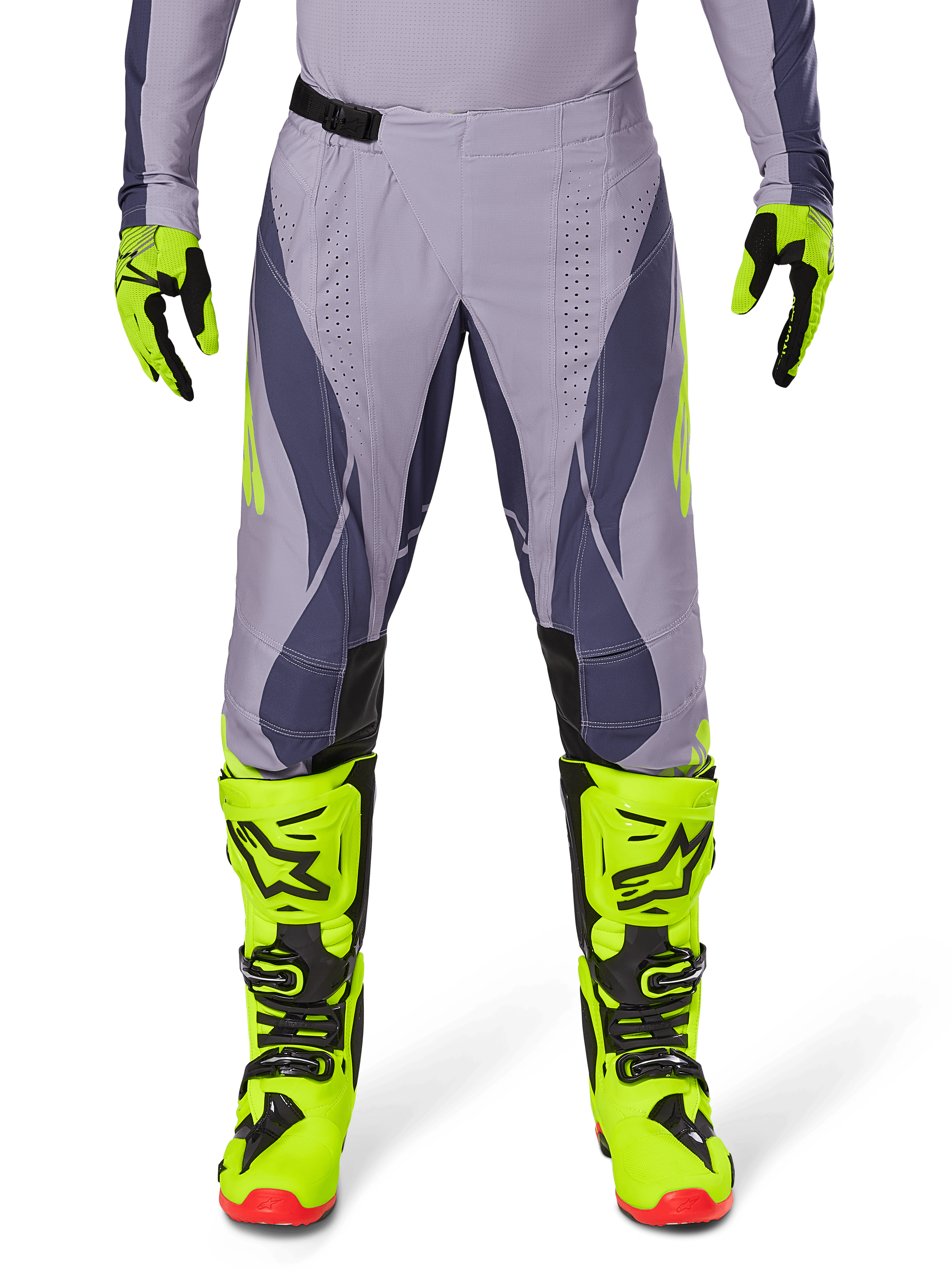 Pantalon Alpinestars Techstar Dreem 2025, pantalon de motocross, gris clair et gris foncé avec des accents jaune néon, associé à des bottes et des gants jaune néon, ventilation découpée au laser, boucles noires, semelles de bottes rouges, équipement de motocross professionnel