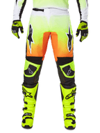 Alpinestars 2025 Fluid Wurx Pants, pantalon de motocross, jaune fluo et orange, logos étoiles noirs et blancs, design de course épuré avec empiècements noirs aux genoux, coordonné avec des bottes et des gants jaune fluo assortis