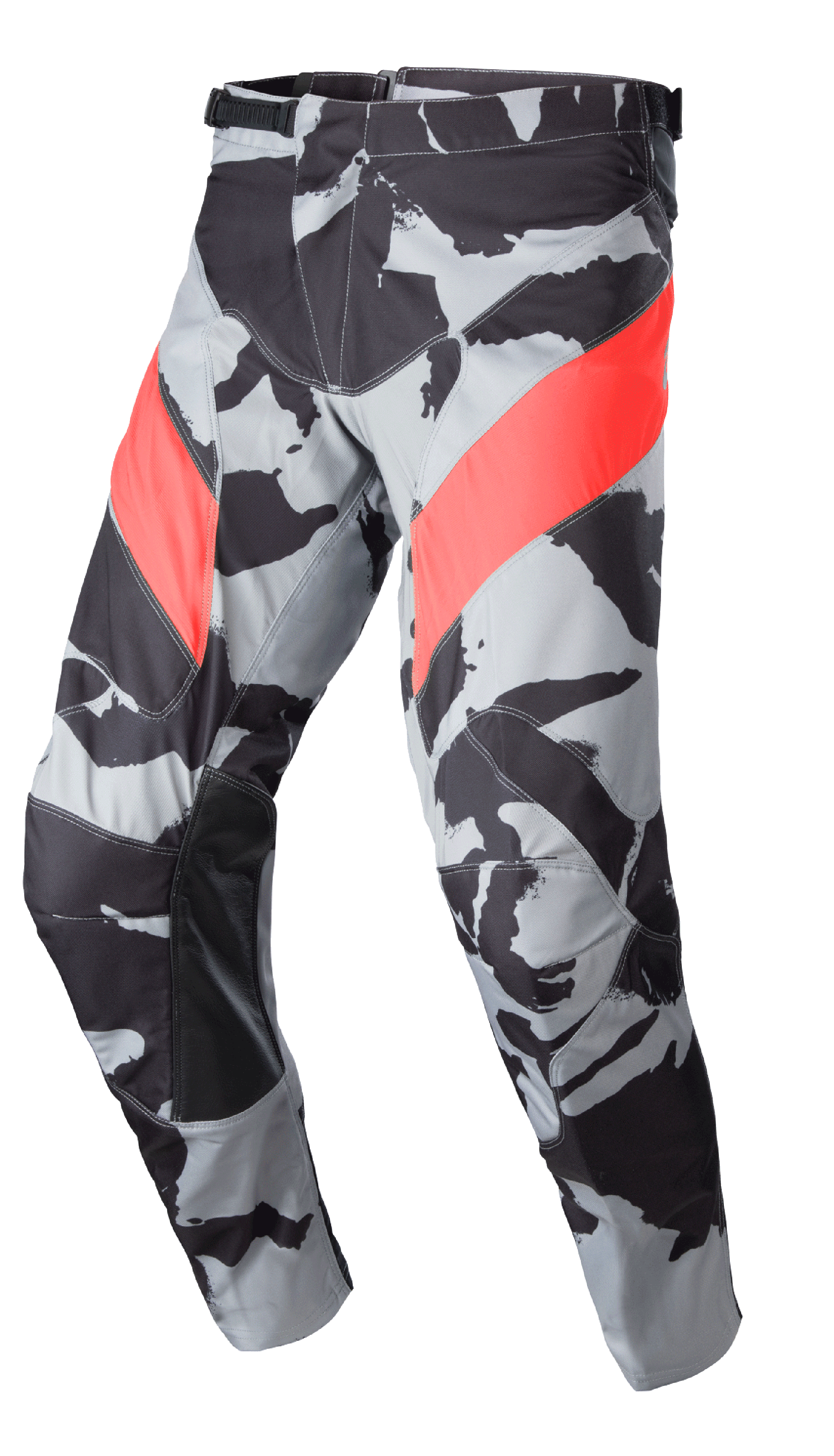Alpinestars 2023 Racer Tactical Pants, pantalon de motocross tout-terrain, motif camouflage gris et noir avec accents diagonaux rouge Mars, panneaux intérieurs de jambe renforcés en cuir, fermeture de la taille à cliquet, conception ergonomique pré-courbée pour le tout-terrain