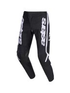 Pantalon Alpinestars 2026 Fluid Apex, pantalon de motocross, noir et gris, arborant des logos astars blancs verticaux sur les jambes, design ergonomique sport-fit pré-courbé, construction durable en poly-tissu 600D pour la conduite tout-terrain