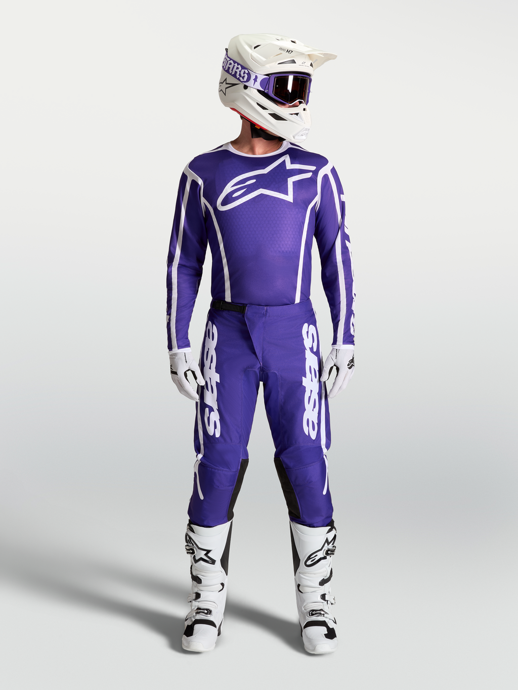 Pantalon Fluid Apex V2 Alpinestars, pantalon de motocross pour homme bleu foncé et blanc, avec maillot et bottes assortis.