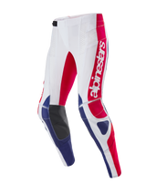 Alpinestars Techstar Fortitude Édition Limitée, pantalon de motocross, rouge vif, blanc et bleu, doté d'une bande rouge verticale avec logo Alpinestars, d'accents géométriques bleus et de panneaux intérieurs renforcés noirs aux genoux pour la course tout-terrain