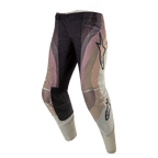 Alpinestars Pantalon Techstar Pneuma 2024, pantalon de motocross, sable foncé, poussière de fer et gris, doté d'un design ondulé à blocs de couleurs avec logos étoile Alpinestars, panneaux de genoux renforcés noirs et perforations laser, équipement de course tout-terrain durable