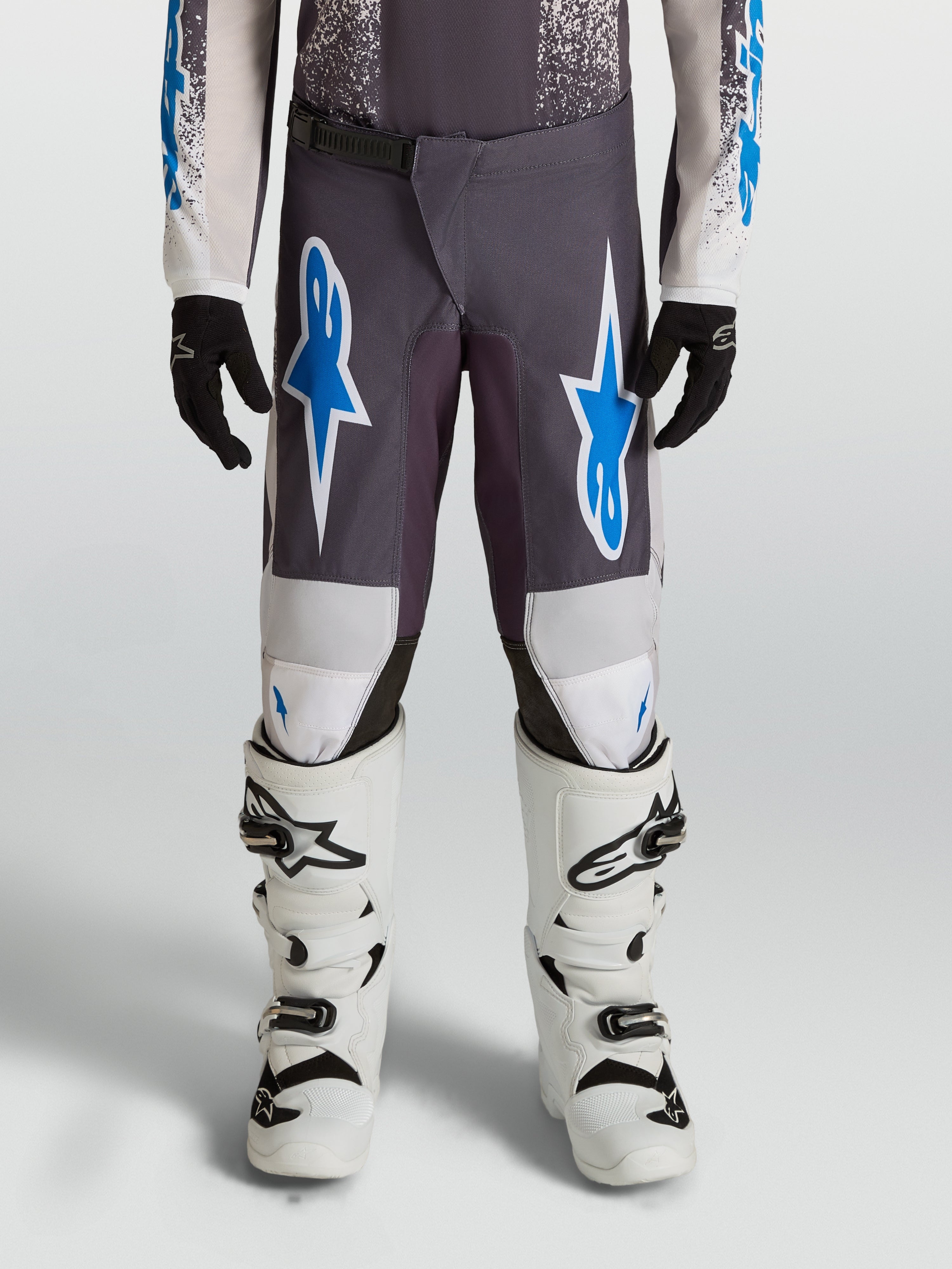 Alpinestars Youth Fluid Drag Pants, Motocross Gear, Sand and Blue, 600D Polyfabric with reinforced knees.