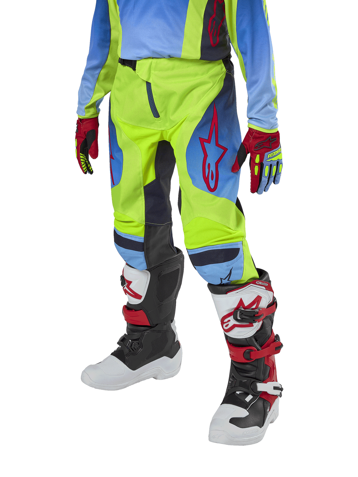 Alpinestars Youth 2024 Racer Hoen Pants, pantalon de motocross pour enfant, jaune fluo et bleu marine avec des accents rouges, porté avec des gants assortis et des bottes blanches, noires et rouges, doté d'une coupe sportive et de jambes pré-courbées pour la course tout-terrain