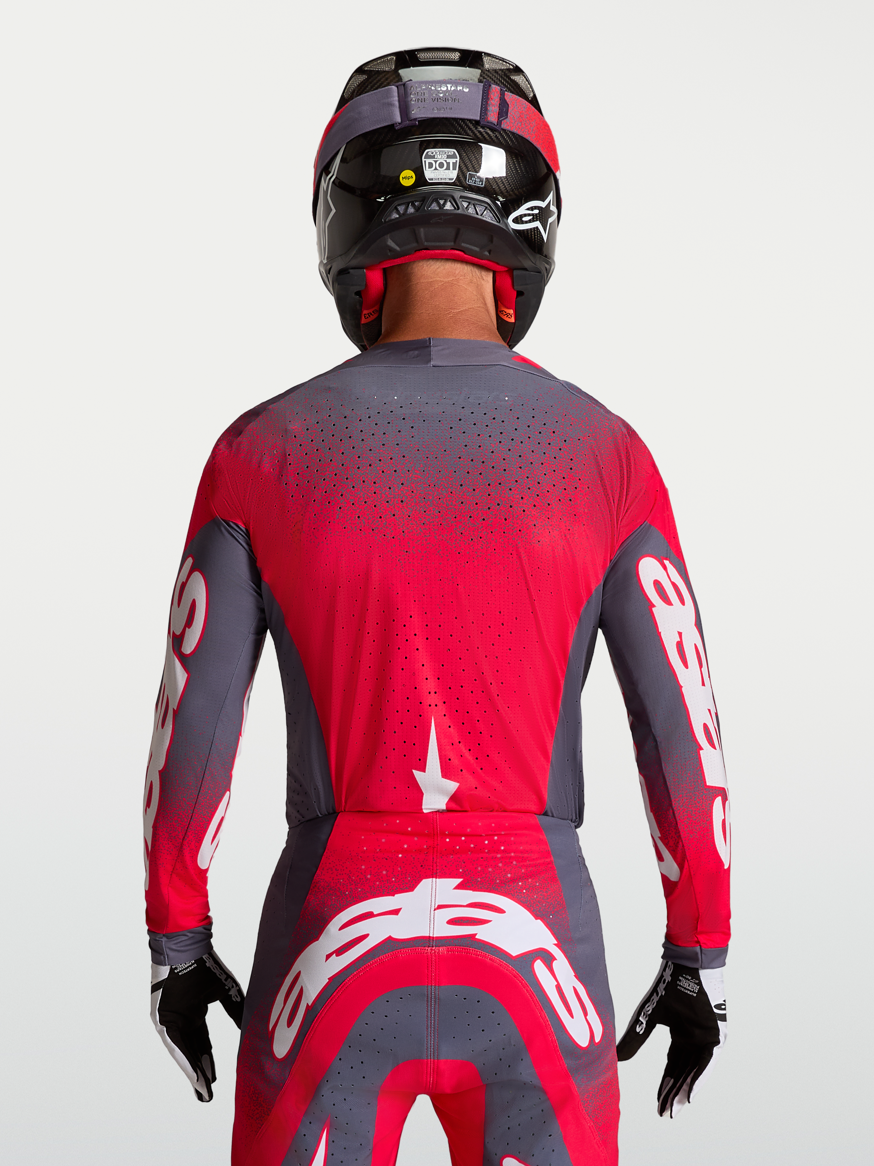 Maillot Alpinestars Supertech Hiten AFD, maillot de motocross pour homme, gris et rouge fluo, vue de dos avec maille ventilée et perforations laser.