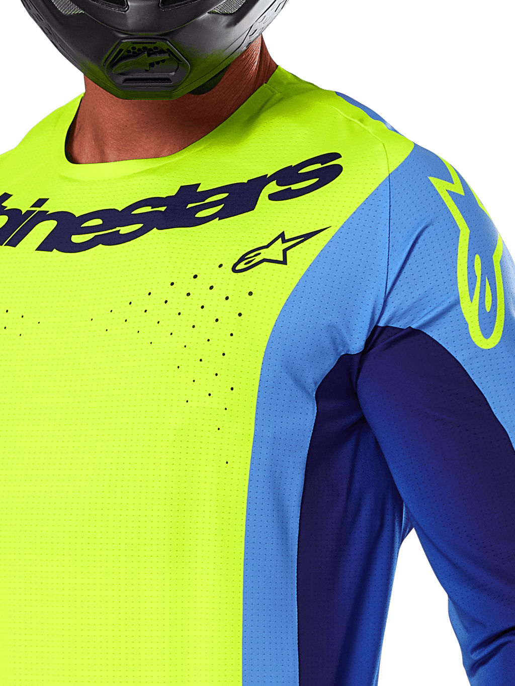 Maillot Alpinestars Techstar Melt 2025, maillot de motocross, jaune fluo et bleu, avec perforations découpées au laser et logo imposant sur la poitrine, coupe athlétique pour la course tout-terrain, vue rapprochée avec un casque noir