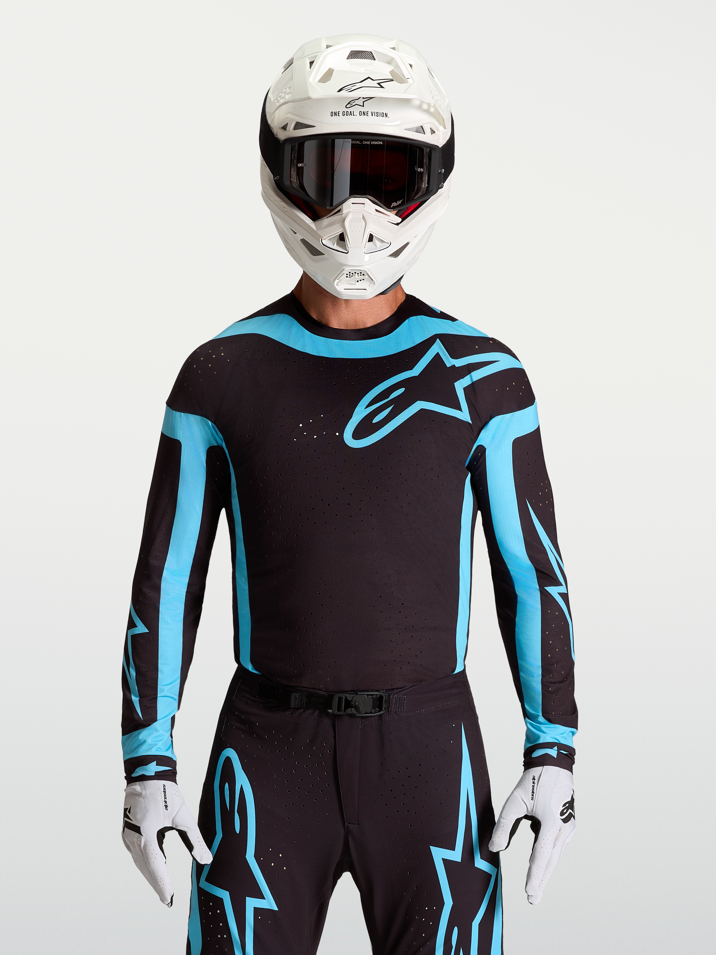 Maillot Alpinestars Supertech Vesta noir et turquoise, haut de motocross pour homme avec perforations laser respirantes.