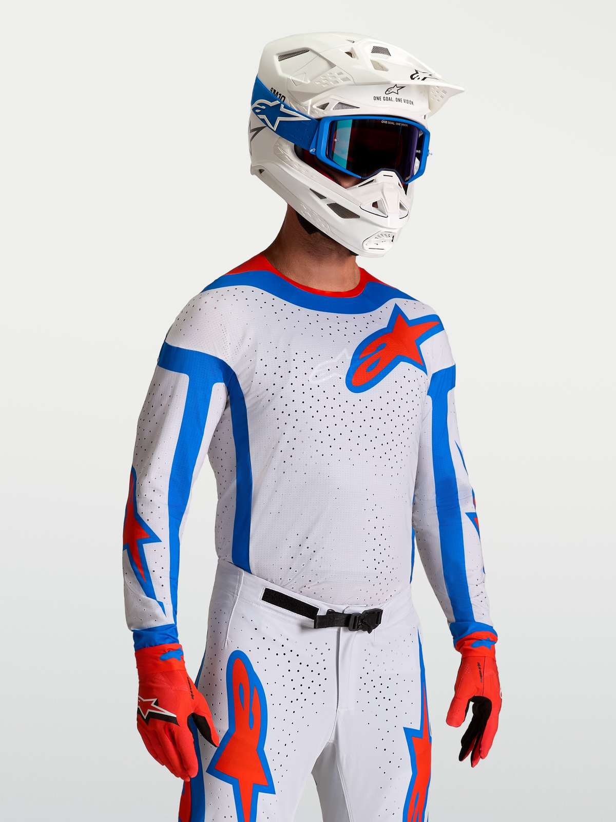 Maillot Supertech Vesta Alpinestars, maillot de motocross blanc et rouge, coupe athlétique en maille extensible perforée