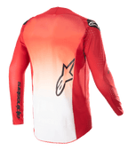 Maillot Alpinestars Supertech Risen 2023, vue de dos, design en dégradé rouge Mars et blanc, avec logo étoile Alpinestars noir au centre du dos et nom de la marque sur la manche, maillot de motocross à manches longues avec perforations laser pour la ventilation.