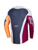 Maillot Alpinestars Racer Portl 2026, maillot de motocross, rouge, orange et gris foncé, vue arrière montrant la construction multi-panneaux, logo Alpinestars blanc dans le bas du dos, logos graphiques sur les manches longues, équipement de performance pour la course tout-terrain