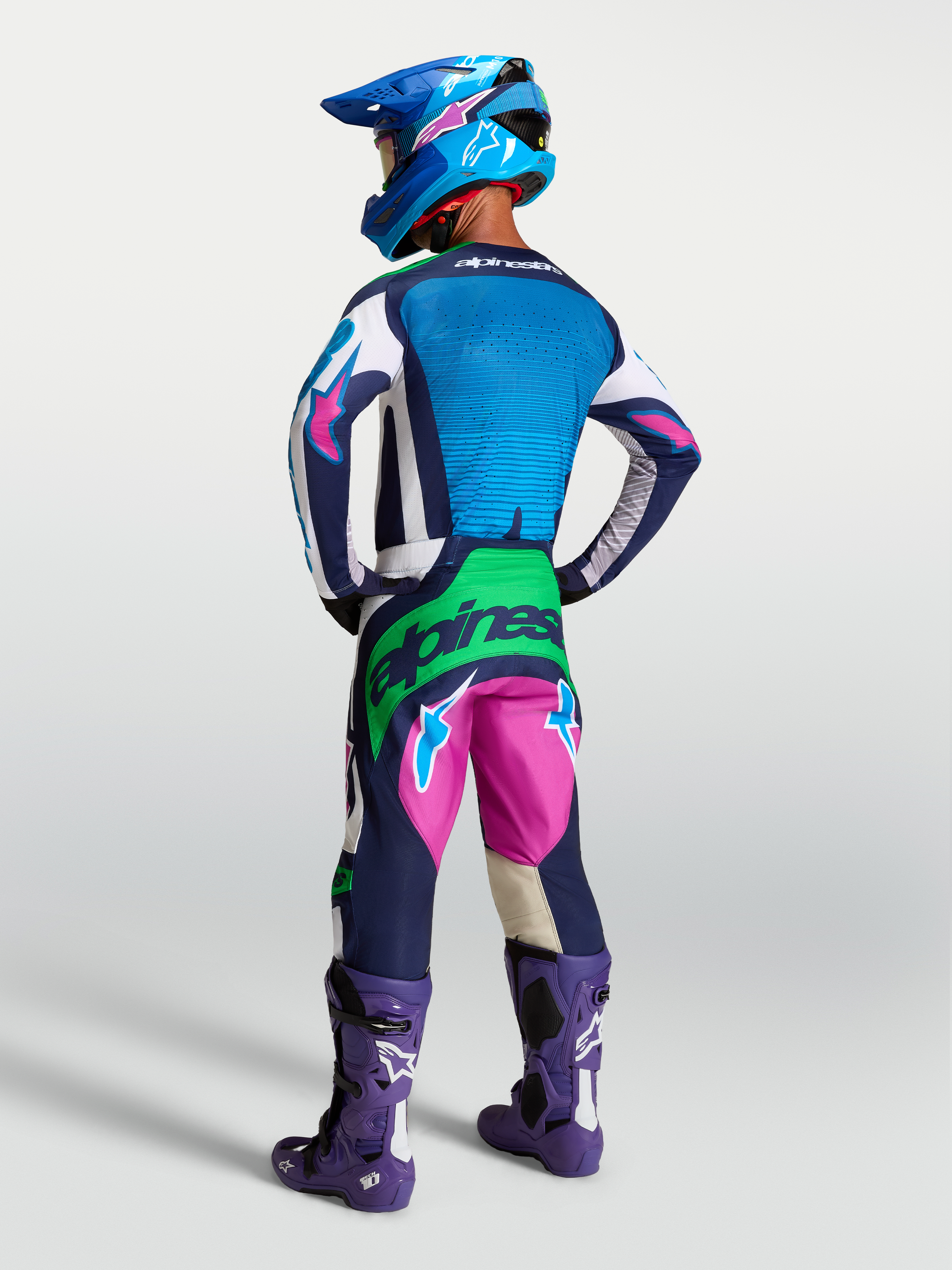 Maillot Alpinestars Techstar Maven, maillot de motocross bleu et blanc, coupe athlétique et perforations laser, vue de dos.