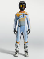 Alpinestars Maillot Techstar Maven et Gear Set, tenue de motocross homme, bleu et orange, coupe athlétique.