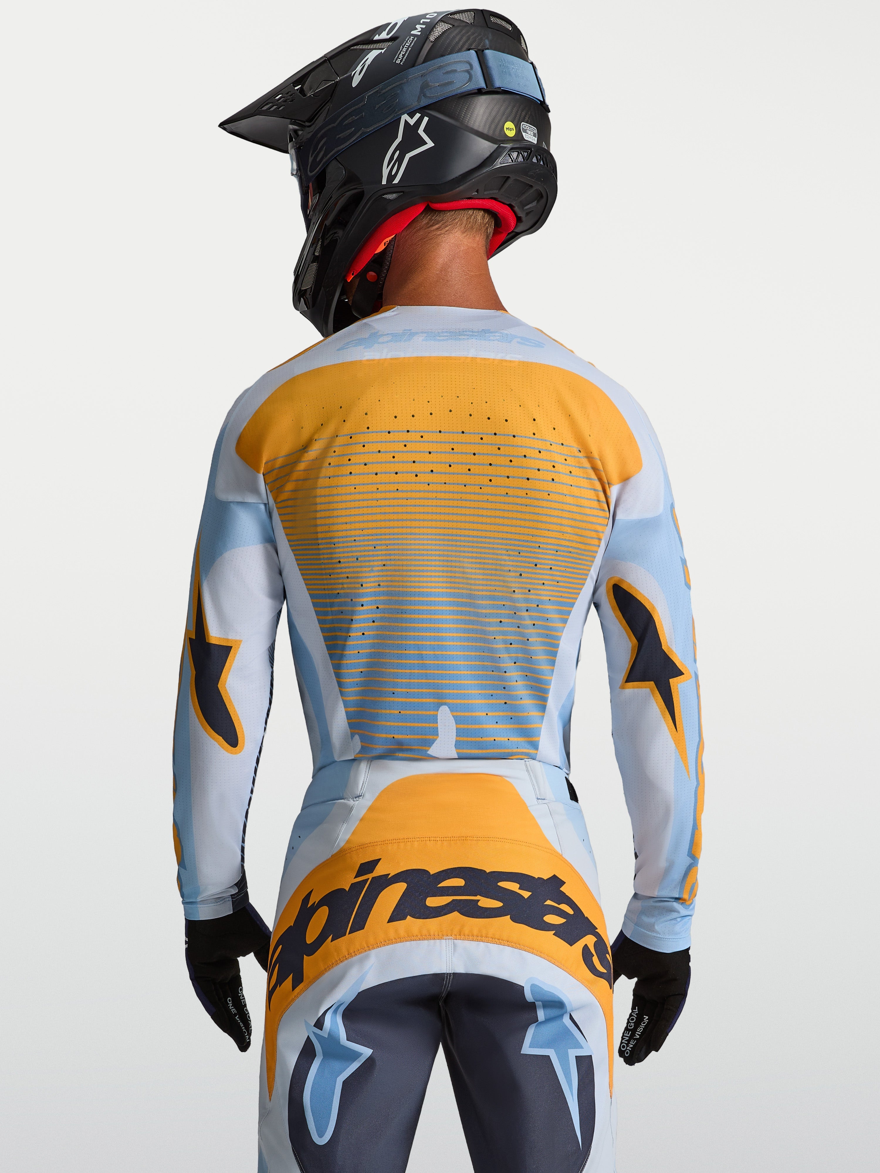 Maillot Techstar Maven Alpinestars, maillot de motocross pour homme, bleu et orange, vue de dos avec perforations laser pour la ventilation.