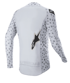 Alpinestars 2023 Supertech North Jersey, maillot de motocross, Haze Gray et noir, vue arrière avec motif tacheté abstrait sur les manches et les côtés, grand logo en étoile, panneau arrière allongé et conception technique respirante