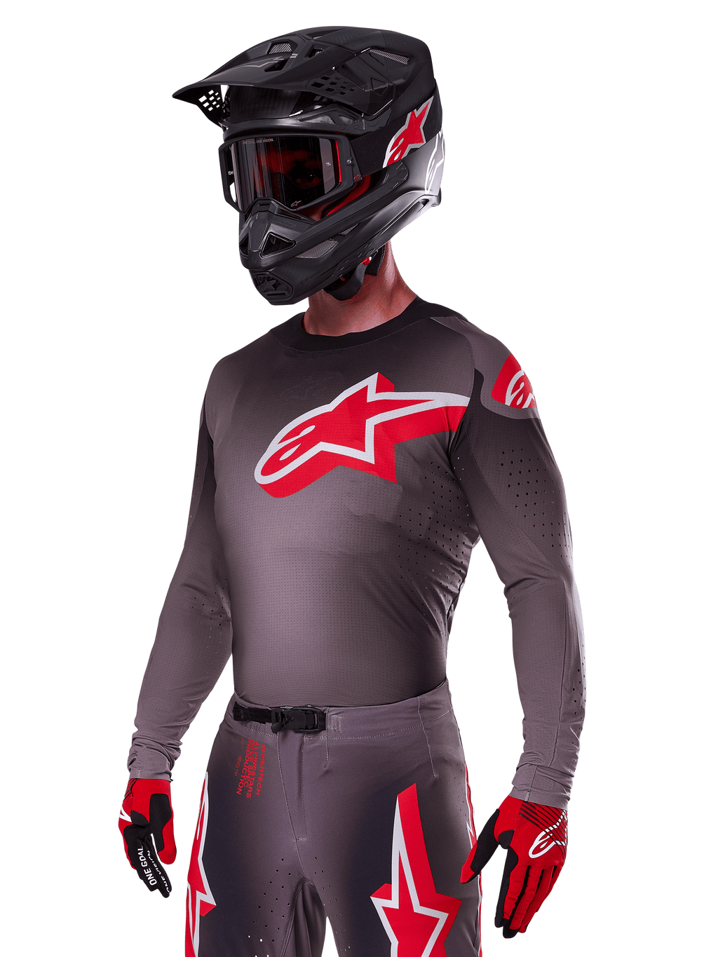 Ensemble d'équipement Alpinestars Supertech Lipan 2025, pilote de motocross portant un maillot et un pantalon gris foncé avec des accents rouges et blancs, doté d'un grand logo Alpinestars rouge sur la poitrine, perforations découpées au laser pour la ventilation, casque noir assorti, lunettes rouges et gants rouges et noirs