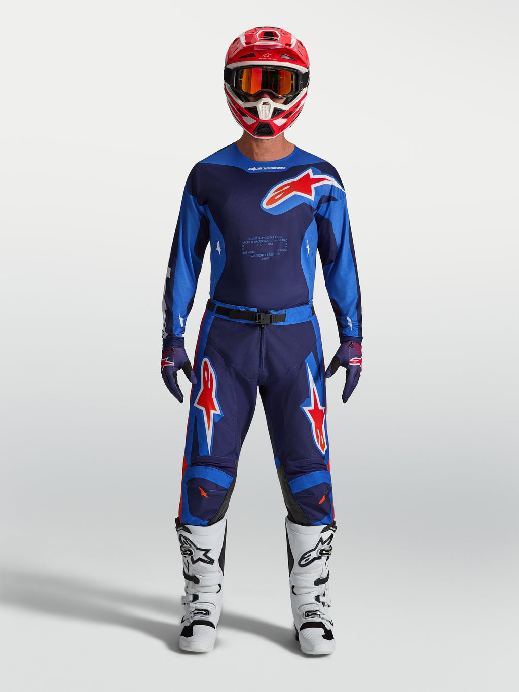 Maillot Racer Hunt 2027 et ensemble Racer Hunt Alpinestars, tenue de motocross bleue et rouge pour homme en textile.