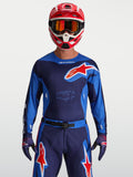 Alpinestars maillot Racer Hunt, maillot de motocross pour homme, bleu et rouge, tissu technique évacuant l'humidité et coupe de course ergonomique, porté avec casque et gants de protection