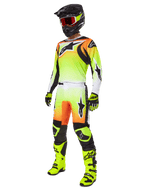 Alpinestars 2025 Fluid Wurx Gear Set, tenue de motocross complète, dégradé jaune fluo et orange, ensemble complet avec maillot et pantalon, casque noir avec lunettes orange, bottes et gants jaune fluo, design athlétique pour performance tout-terrain