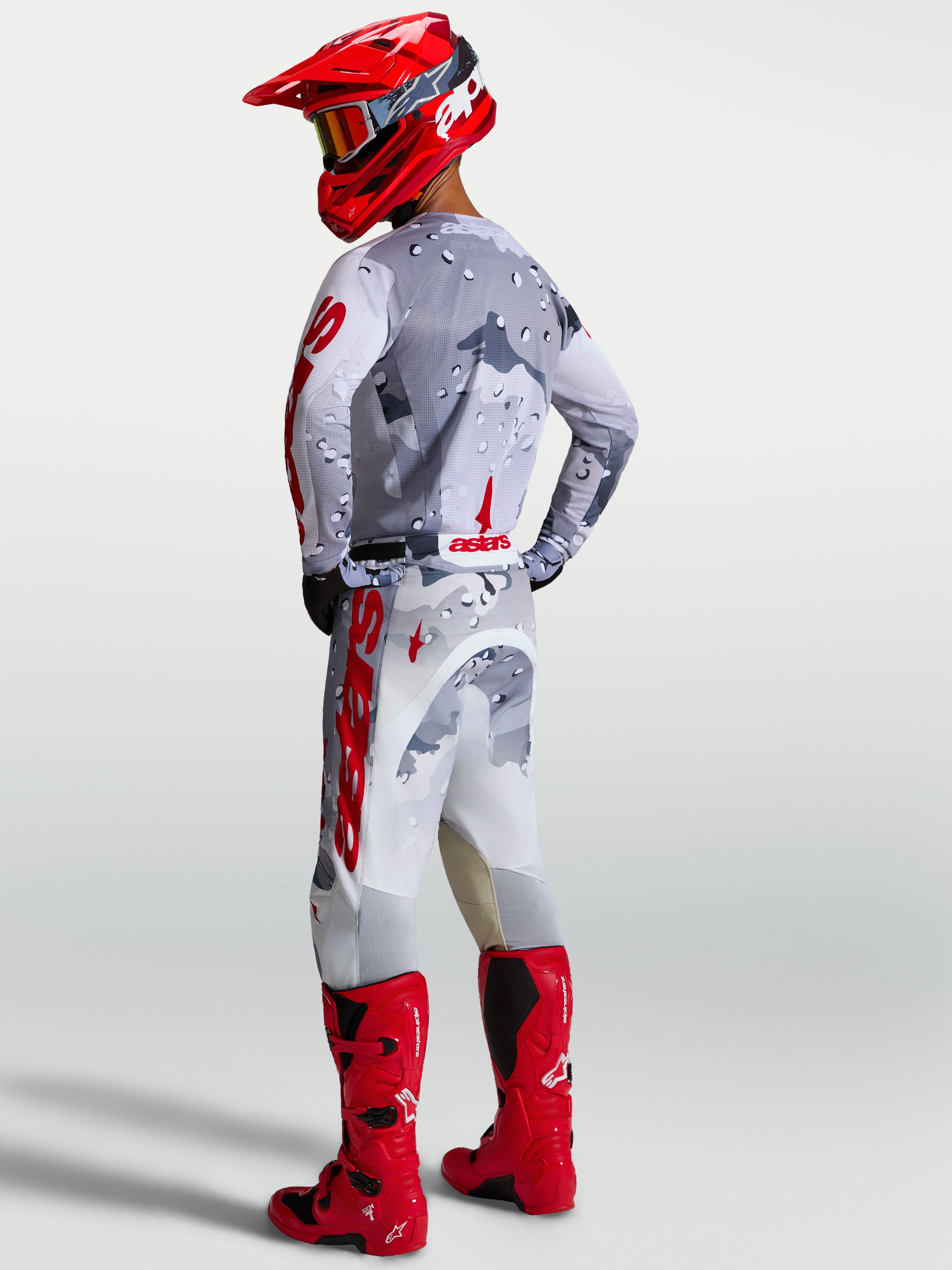 Maillot Racer Air Lone Alpinestars, maillot de motocross homme, gris camouflage et rouge, construction en maille respirante.