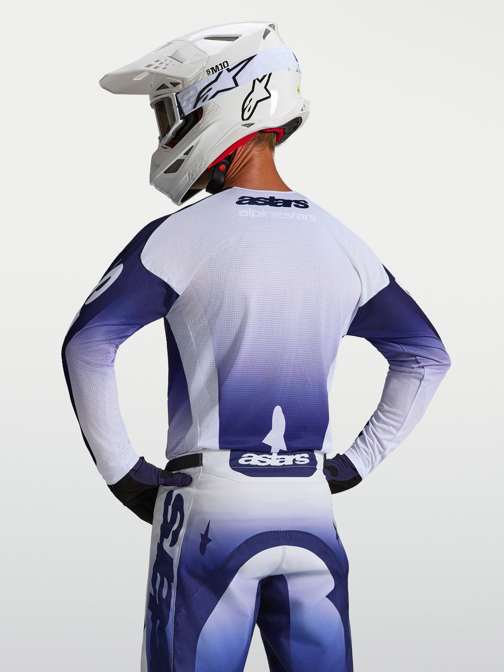 Alpinestars Racer Air Amber, maillot de course motocross homme, bleu et blanc, vue de dos, construction en maille ventilée