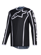 Maillot Alpinestars Fluid Apex 2026, maillot de motocross, noir avec accents blancs, grand logo blanc sur la poitrine, liserés blancs le long des coutures, poly-tissu performant à manches longues pour la course tout-terrain