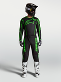 Alpinestars Fluid Apex V2, maillot et ensemble de motocross homme, noir et vert fluo avec bottes de moto blanches.