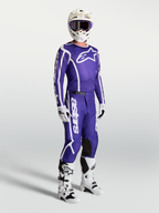 Maillot Alpinestars Fluid Apex V2 et pantalon de motocross pour homme, bleu foncé et blanc, portés avec bottes et casque
