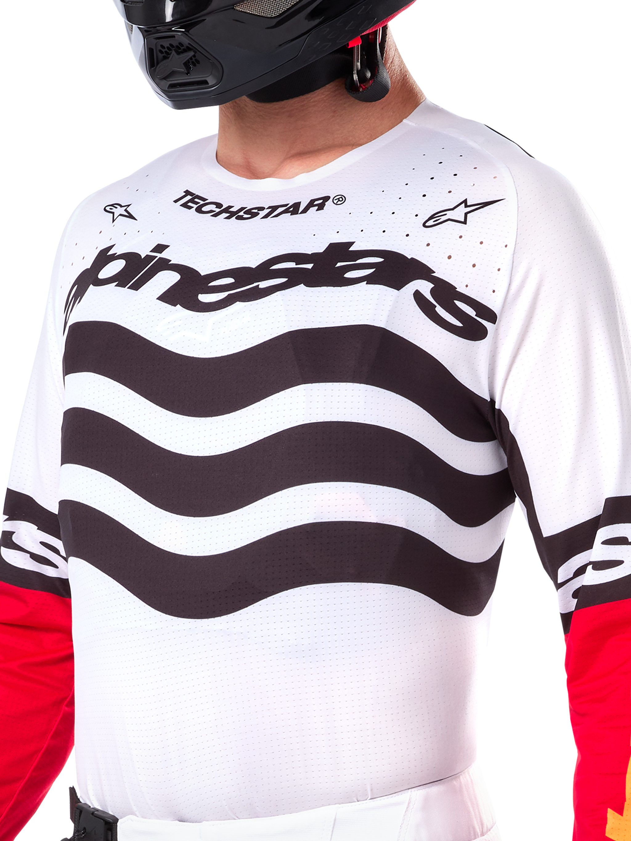 Maillot Alpinestars Techstar Deep Limited Edition, maillot de motocross blanc avec rayures horizontales noires ondulées et manches rouges, logos Alpinestars et Techstar, petites perforations découpées au laser sur la partie supérieure de la poitrine pour la ventilation, équipement tout-terrain athlétique