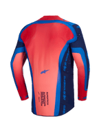 Maillot Alpinestars Supertech Vista 2026, maillot de motocross, Bleu Marine Foncé, Corail Fluo et Cobalt, vue arrière montrant le profil arrière allongé et la construction en maille légère