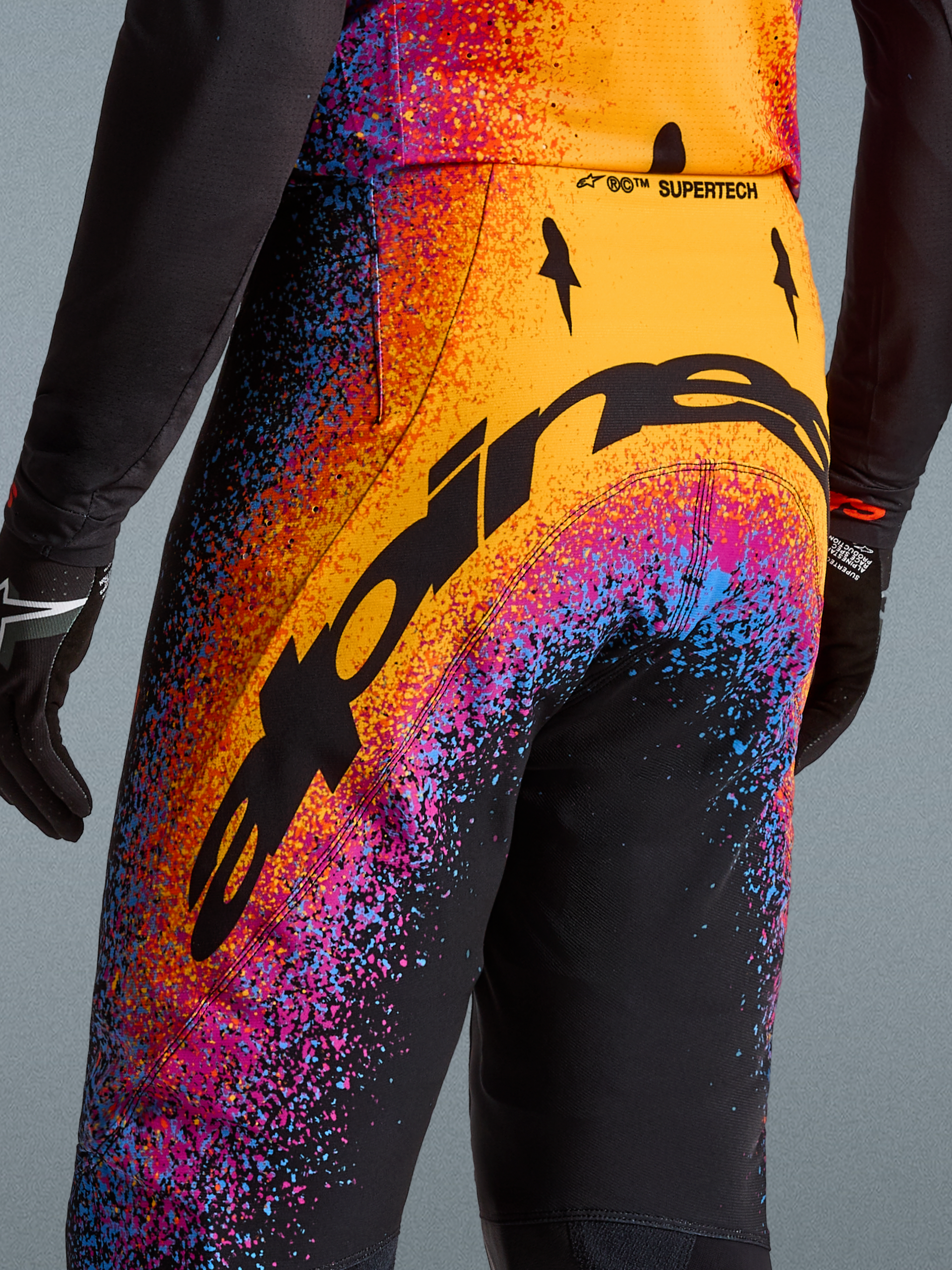 Limited Edition Supertech Black Hole Pantalons