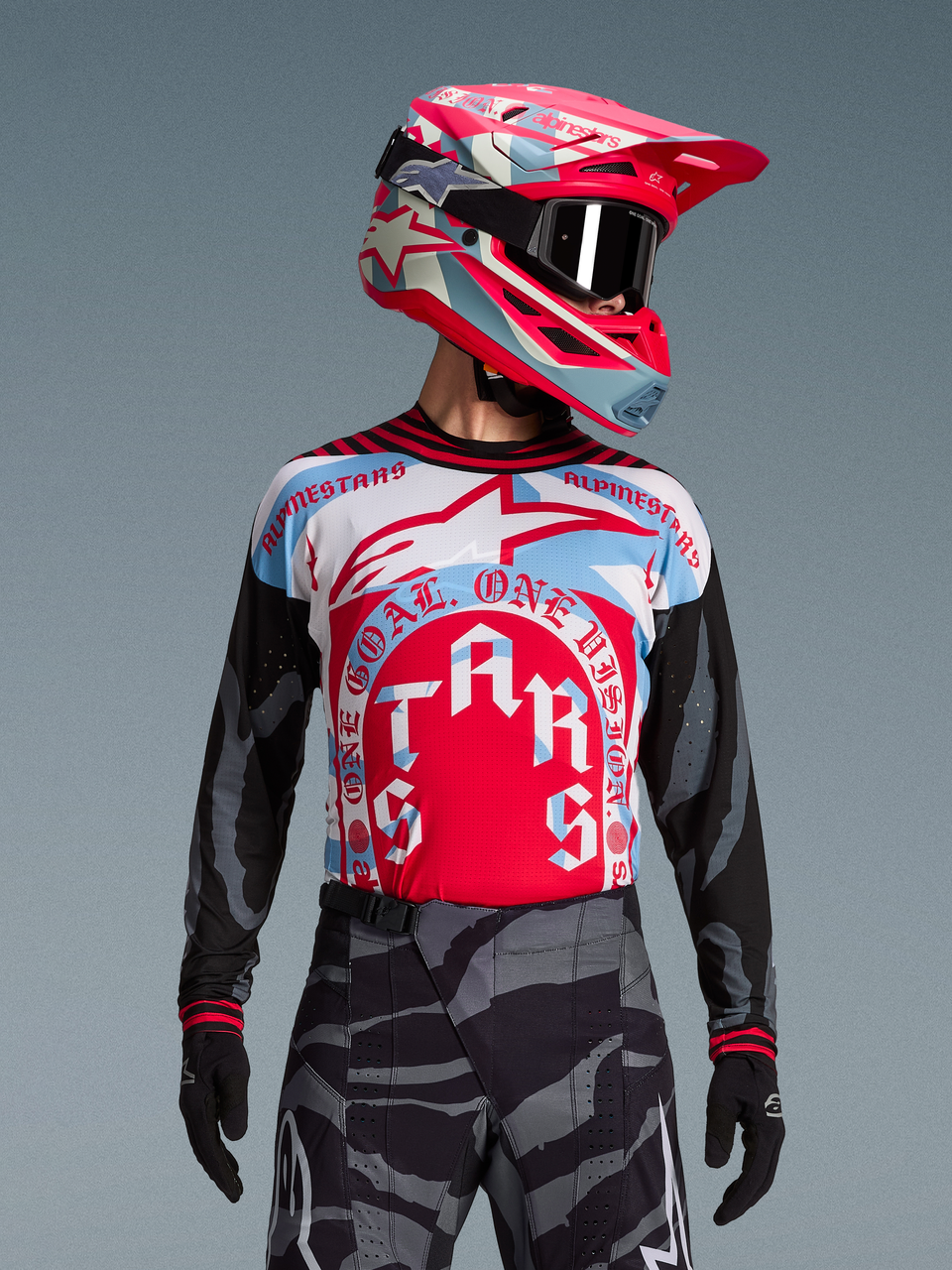 Maillot Techstar Beast Coast Édition Limitée rouge et bleu avec casque assorti, équipement de motocross haute performance.