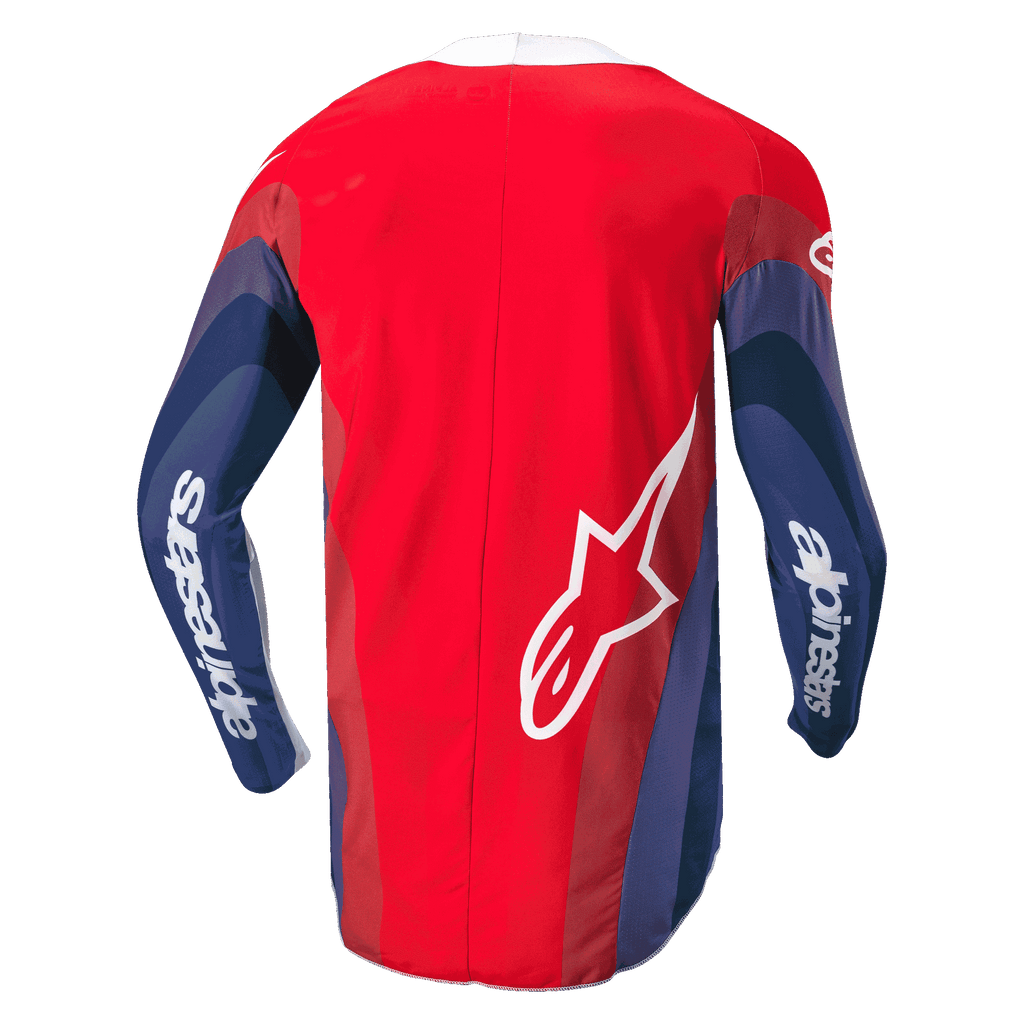 Maillot Alpinestars Techstar Pneuma 2024, maillot de motocross, rouge, bleu et blanc, vue arrière montrant des graphismes ondulés sur les manches, inscription Alpinestars blanche sur les bras et logo Astar sur le bas du dos, conception ergonomique pour le pilotage tout-terrain