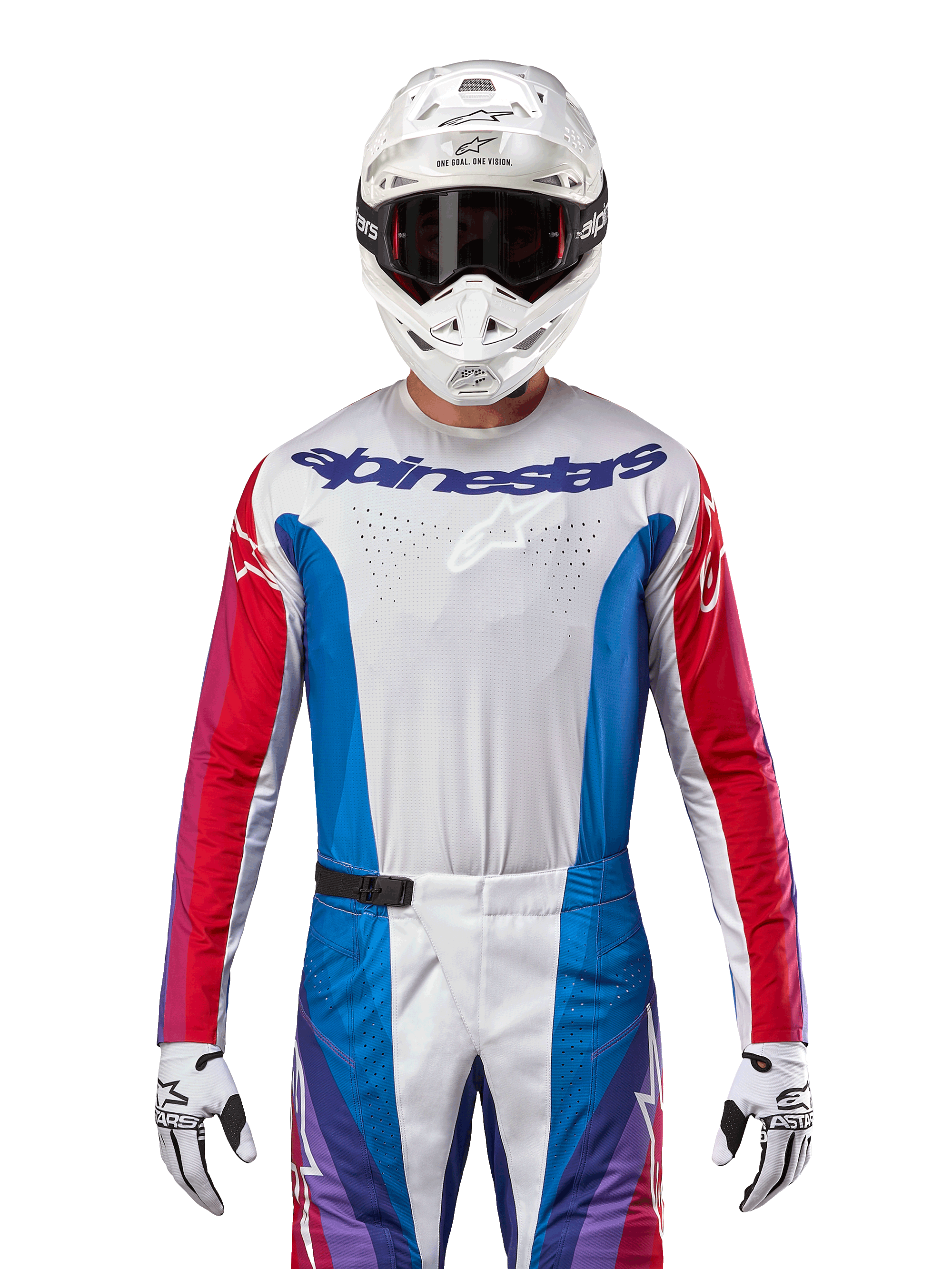 Maillot Alpinestars Techstar Pneuma 2024, maillot de motocross, bleu Mars, rouge et blanc, vue de face porté par un pilote avec casque et gants blancs, avec perforations découpées au laser sur la poitrine et logos distinctifs, vêtement de course athlétique pour le tout-terrain