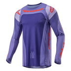 Maillot Alpinestars Techstar Ocuri 2024, maillot de motocross, pourpre et orange vif, coupe athlétique à manches longues avec perforations découpées au laser, marquage orange vif sur la poitrine et les manches, poly-tissu évacuant l'humidité pour la course tout-terrain