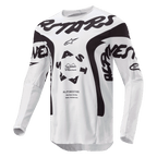 Maillot Alpinestars Racer Hana 2024, maillot de motocross, blanc et noir, avec un marquage Alpinestars noir audacieux sur la poitrine, un logo ASTARS circulaire et des panneaux en maille technique pour la performance tout-terrain