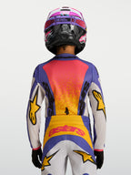 Maillot Fluid Drag Junior 2027 Alpinestars, motocross pour enfant, bleu et jaune, vue de dos avec graphismes de course.