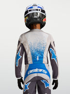Alpinestars Fluid Drag Junior, maillot de motocross gris et bleu pour enfant, poly-tissu respirant, vue de dos.