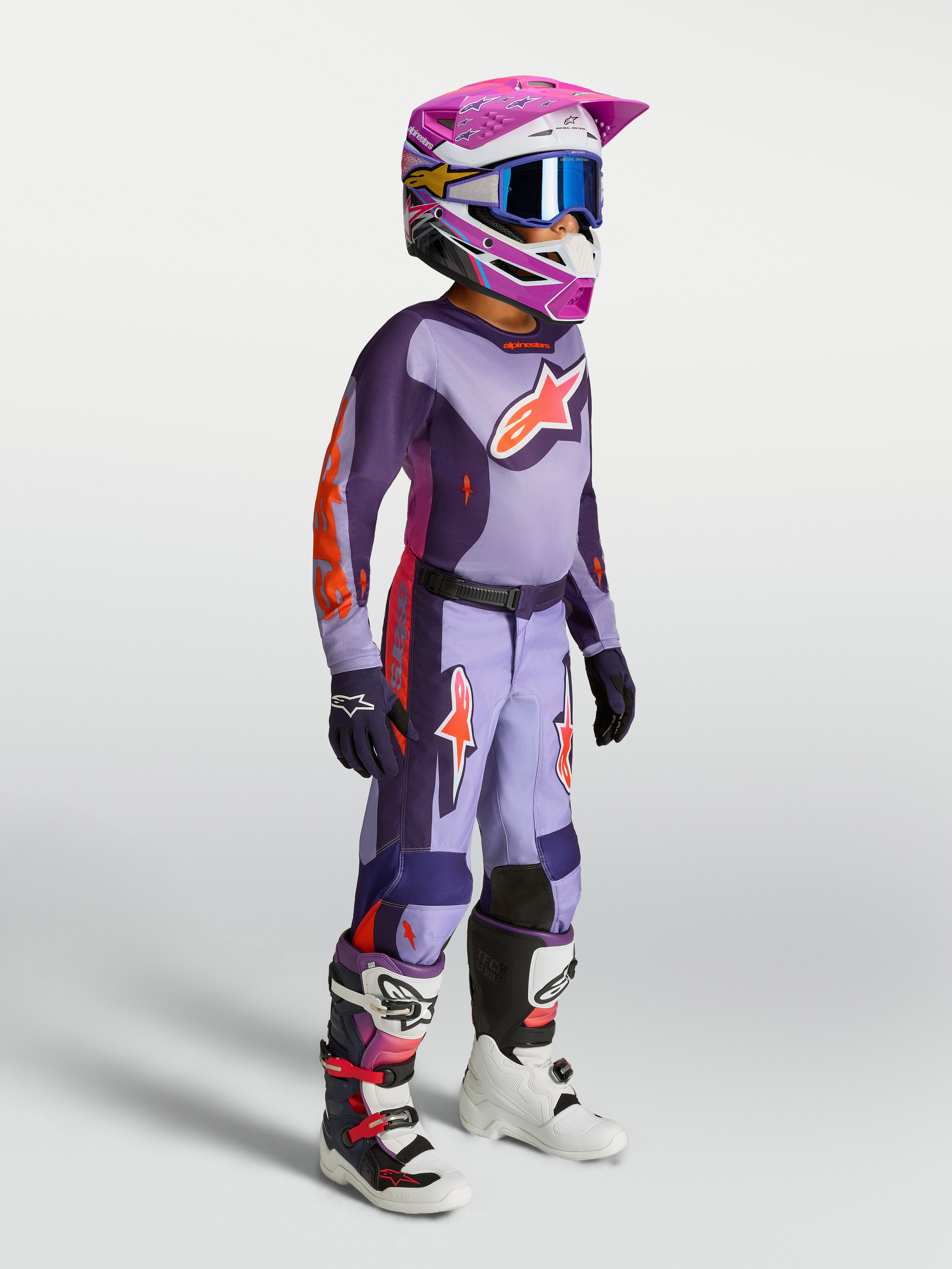 Alpinestars Ensemble Fluid Hunt Junior 2027, maillot et pantalon de motocross pour enfant, violet et rose fluo, équipement tout-terrain complet avec casque et bottes.