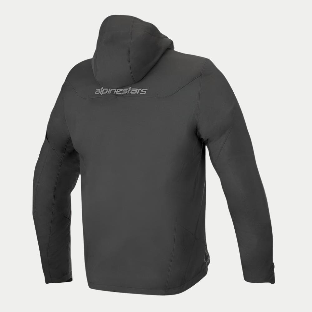 Alpinestars Veste Domino Tech, noir, vue arrière montrant la capuche fixe et le logo gris sur le haut du dos, sweat à capuche de moto technique en softshell pour la conduite urbaine