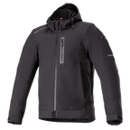Alpinestars Neo Waterproof Hoodie, noir, veste de moto urbaine, tissu lisse résistant à l'eau, fermeture éclair intégrale, poche poitrine verticale zippée, capuche fixe à cordon de serrage, détails réfléchissants sur les manches, poignets réglables par velcro, style technique urbain