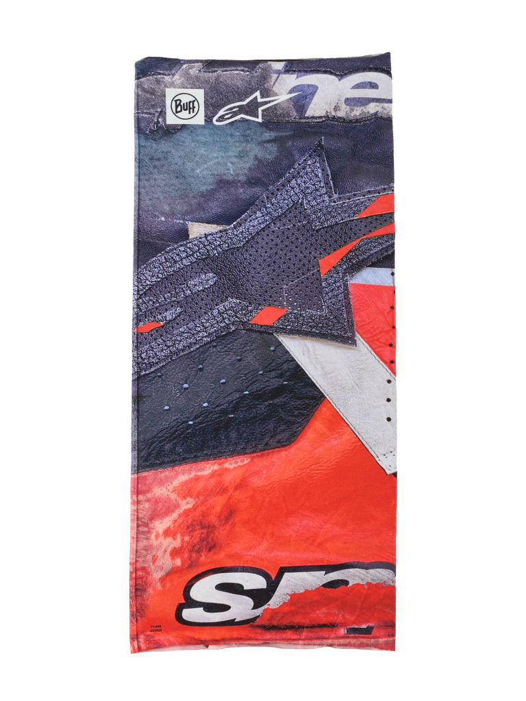 Alpinestars Buff Ignite Neck Tube, tour de cou multifonctionnel, noir et rouge vif avec détails blancs, arborant un large motif d'étoile, logos Alpinestars et Buff, design sportif pour la conduite à moto