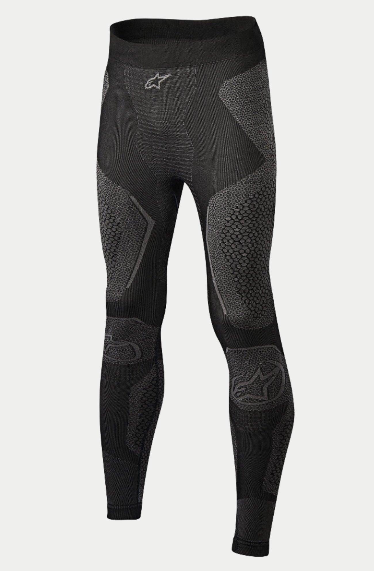 Alpinestars Ride Tech Bottom Winter, pantalon de sous-couche moto, noir et gris, avec panneaux en maille double densité aux motifs texturés, construction sans couture, logos Alpinestars sur la taille et les tibias, conçu pour la conduite par temps froid