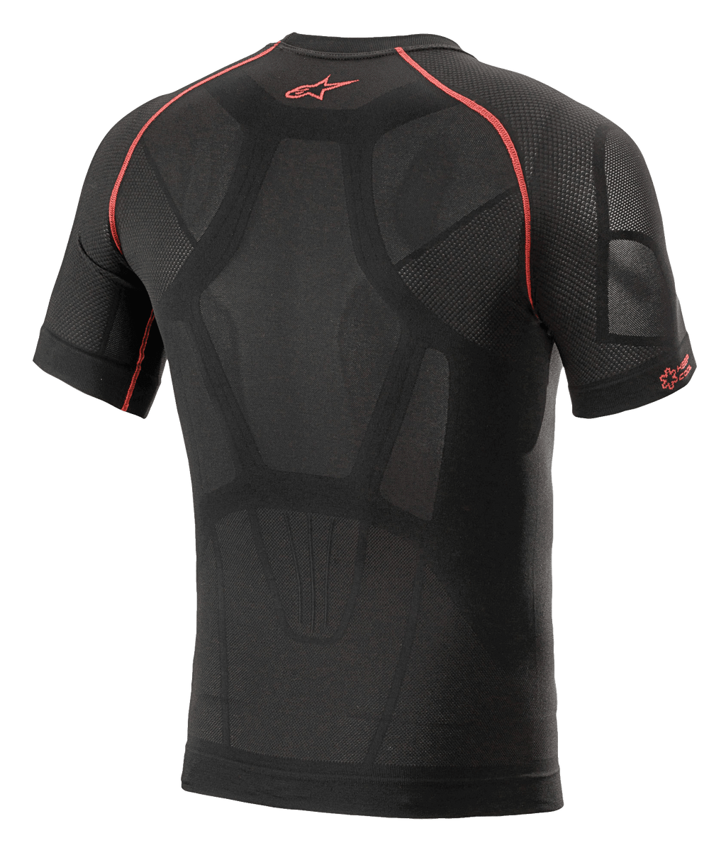 Alpinestars Ride Tech V2 Top Manches Courtes Été, sous-couche technique moto, noir et rouge, vue arrière montrant une conception cartographiée avec panneaux de ventilation en mesh, coutures contrastées rouges et logo Astars rouge sur le haut du dos